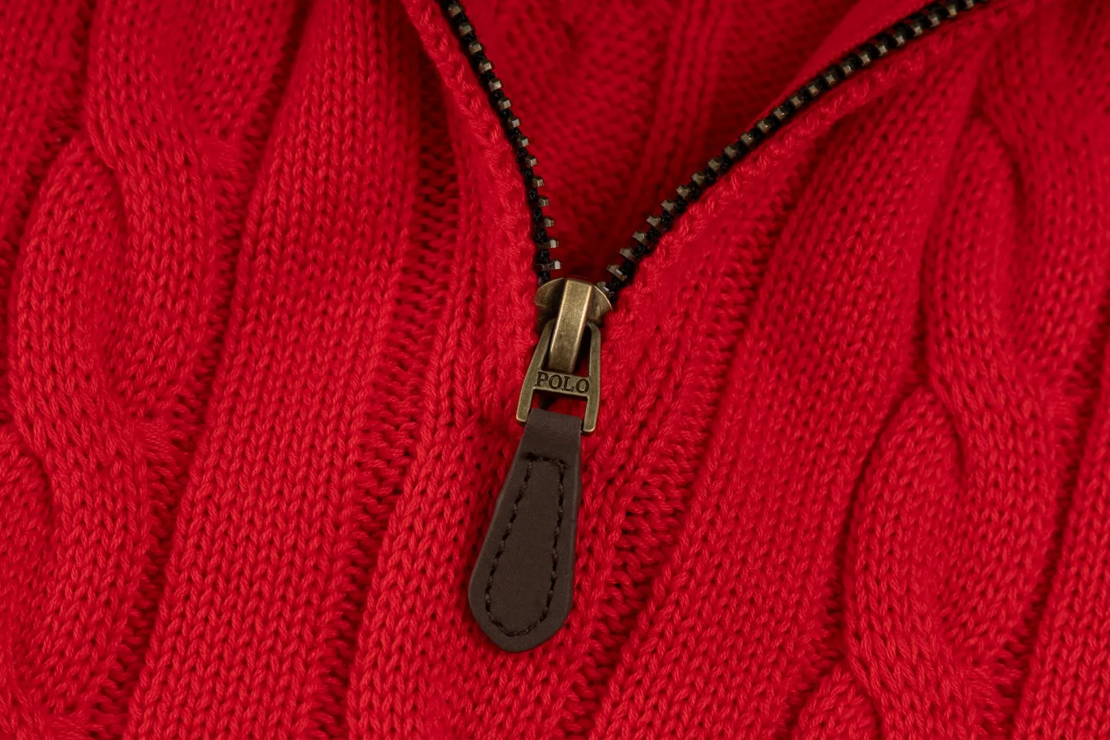 P236 #R92 RALPH LAUREN Ralph Lauren fifteen colors classic small label embroidery logo turtleneck pullover half-zip knitted cable sweater with high-density LOGO embroidery on the chest and original customized tag accessories. Made of pure cotton yarn, pure cotton is skin-friendly and comfortable, small label war horse embroidered twist turtleneck sweater 🐎 high quality, follow the blogger to learn how to wear it! Let’s buy a Ralph Lauren cable sweater. It’s a super hard-to-find series after it became popular. It’s hard to find one on the official website. It’s simple and practical to wear, with a lazy and loose feel. The thickened fabric has more texture, feels soft and delicate, and has a loose fit. Whether worn alone or layered, you can wear different styles of fashion with just one piece!   Size：XS S M L